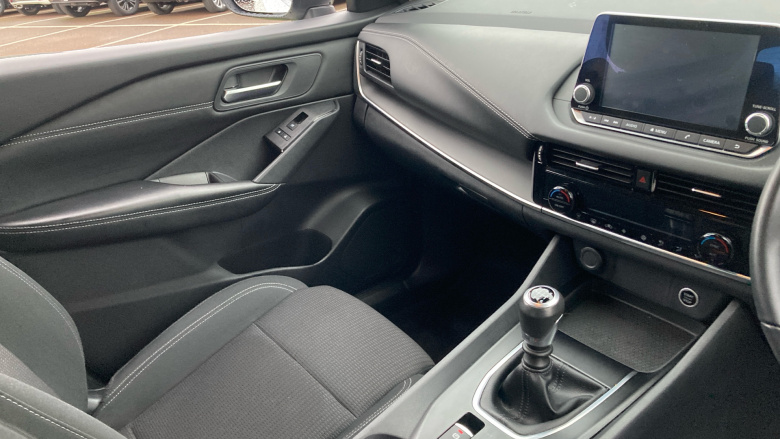 Nissan Qashqai 1.3 DiG-T MH Acenta Premium 5dr Petrol Hatchback